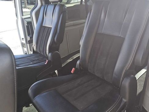 Used 2019 Dodge Grand Caravan SXT image 7