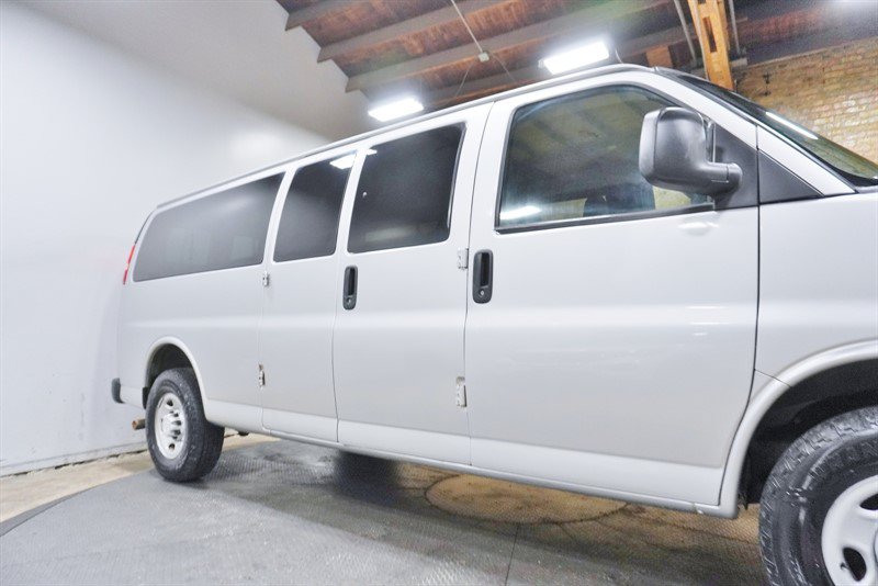 Used 2019 Chevrolet Express 3500 LS RWD image 9