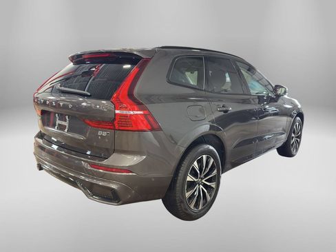 Used 2025 Volvo XC60 B5 Plus w/ Climate Package image 4