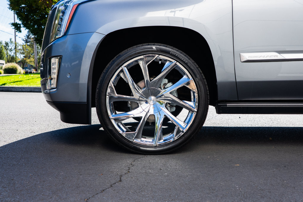 Used 2018 Cadillac Escalade Platinum AWD/4WD image 7
