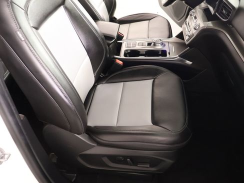 Used 2024 Ford Explorer XLT w/ Equipment Group 202A image 15