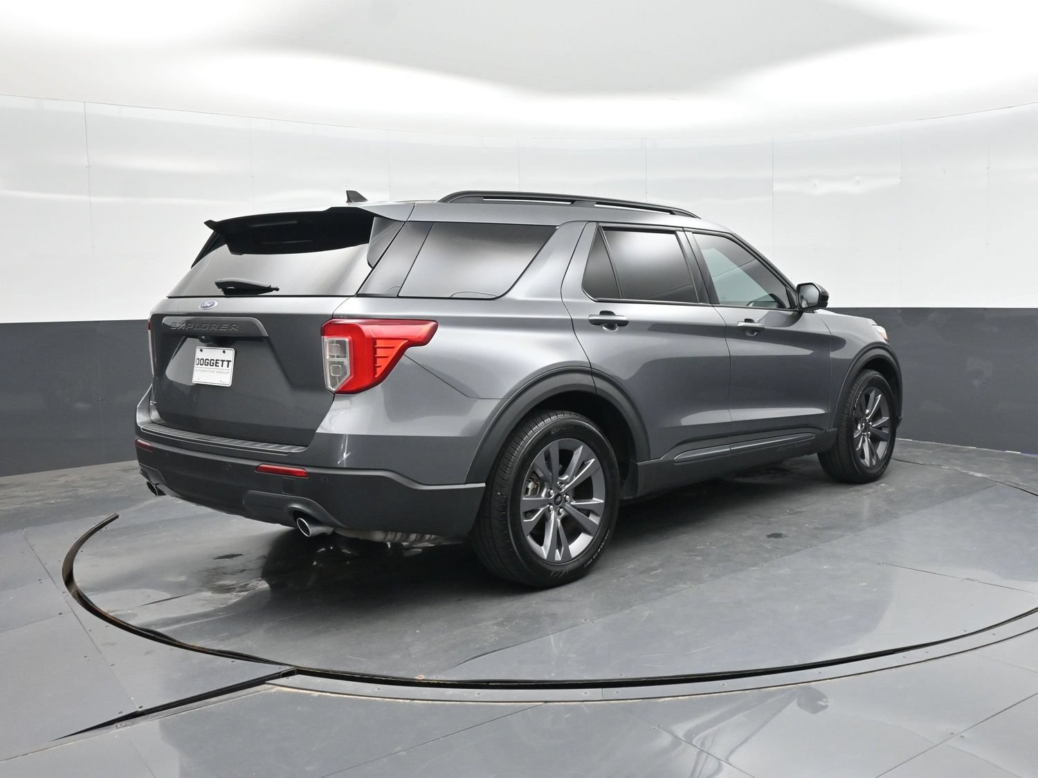 Certified 2023 Ford Explorer XLT w/ Equipment Group 202A RWD image 9