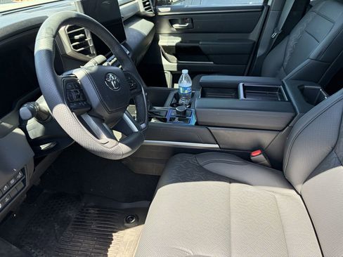 Used 2025 Toyota Tundra Limited AWD/4WD image 5