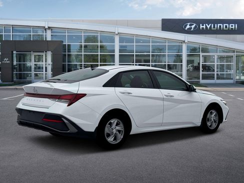 New 2026 Hyundai Elantra SE image 8