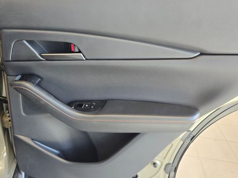 New 2025 MAZDA CX-30 Carbon image 9
