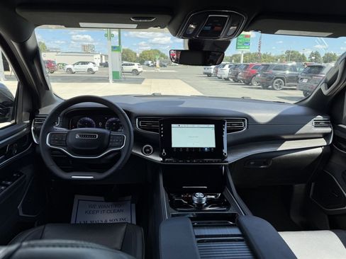 Used 2024 Jeep Wagoneer Series II image 17