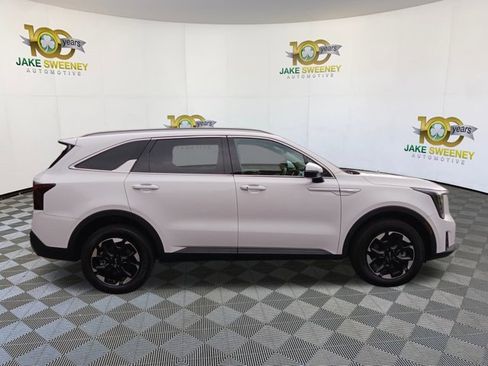 Used 2025 Kia Sorento S w/ Panoramic Sunroof Package image 11