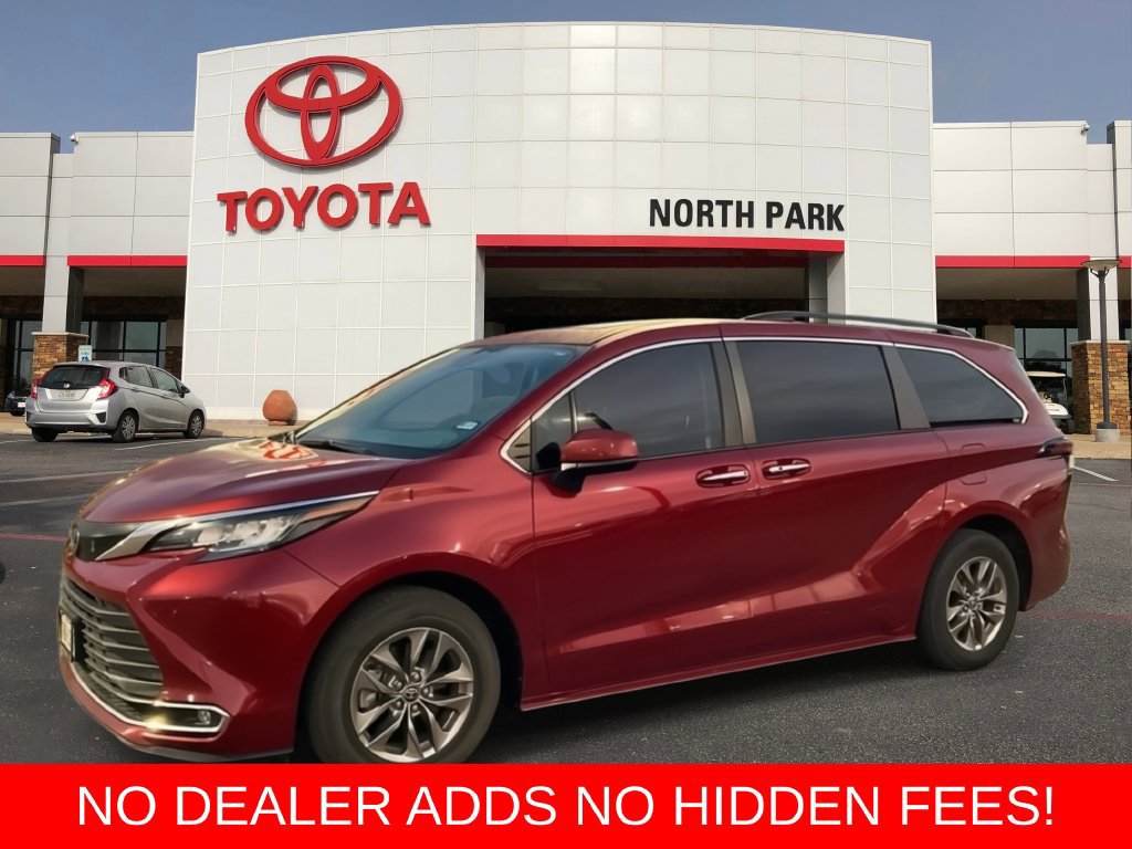Used 2023 Toyota Sienna XLE w/ XLE Plus Package FWD image 1