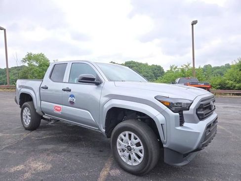 Used 2024 Toyota Tacoma SR w/ SR Upgrade Package AWD/4WD image 23