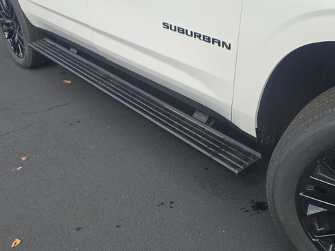 New 2025 Chevrolet Suburban Premier image 19