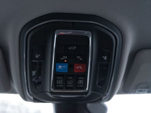 Used 2024 Jeep Grand Cherokee Limited w/ Black Appearance Package image 23