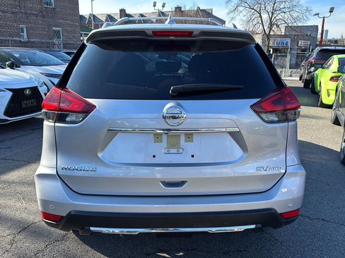 Used 2020 Nissan Rogue SV image 8