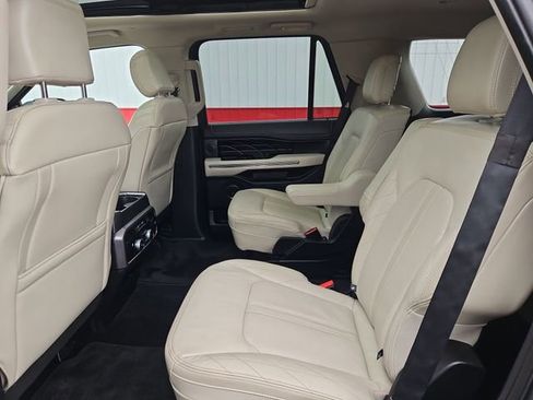 Used 2019 Ford Expedition Platinum image 25