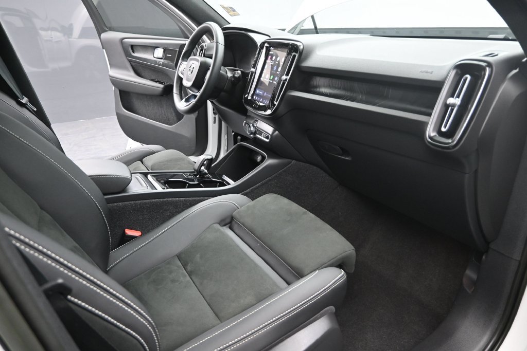 Used 2023 Volvo XC40 Recharge Ultimate AWD/4WD image 22