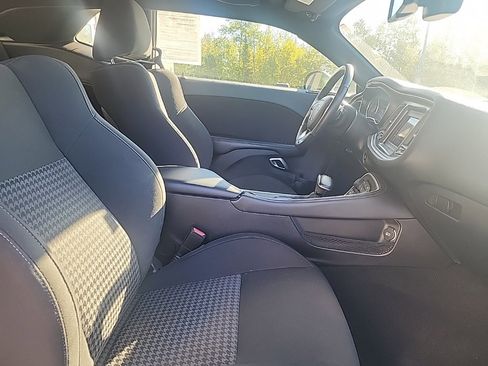 Used 2019 Dodge Challenger GT w/ Driver Convenience Group image 11