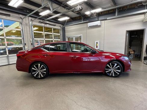 Used 2020 Nissan Altima 2.5 SR FWD image 6