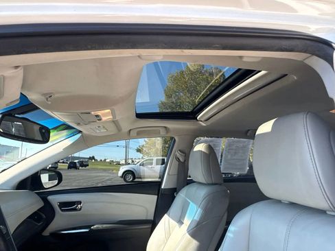 Used 2016 Toyota Avalon Limited image 24