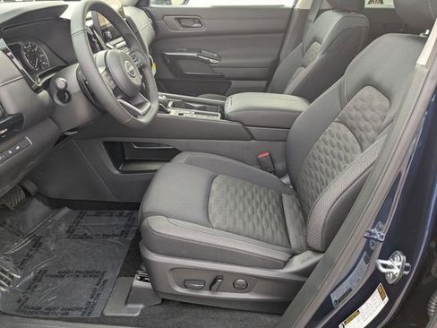 New 2025 Nissan Pathfinder SV w/ SV Premium Package image 13