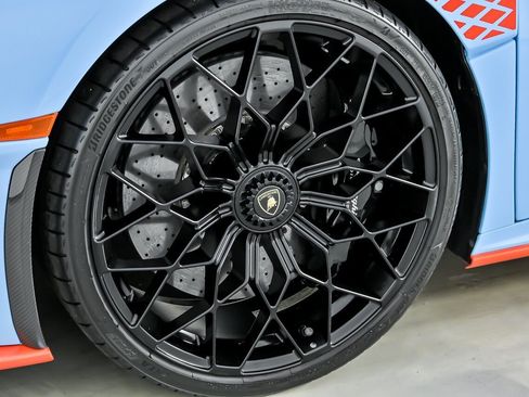 Used 2022 Lamborghini Huracan STO RWD image 18