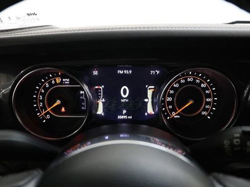 Used 2022 Jeep Wrangler Unlimited Sahara AWD/4WD image 22