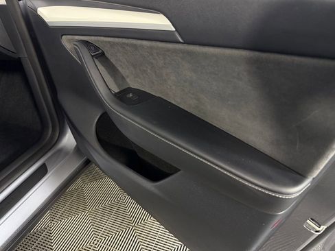 Used 2024 Tesla Model Y Long Range image 34