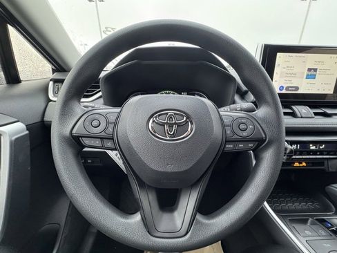 Used 2025 Toyota RAV4 XLE image 21