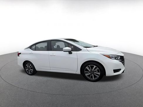 Used 2025 Nissan Versa SV FWD image 2