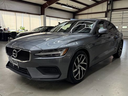 Used 2020 Volvo S60 T6 Momentum AWD/4WD image 5