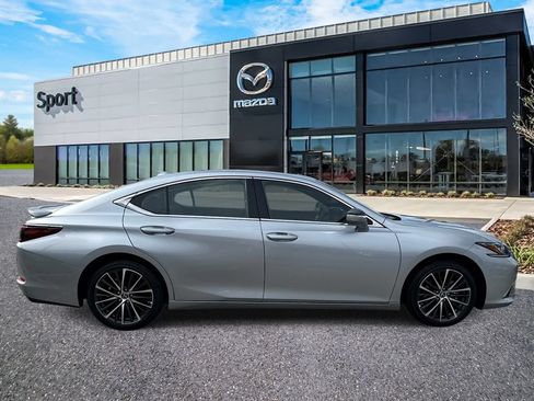 Used 2025 Lexus ES 350 w/ Premium Package FWD image 2