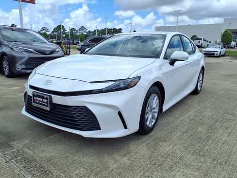 Used 2026 Toyota Camry LE FWD image 3