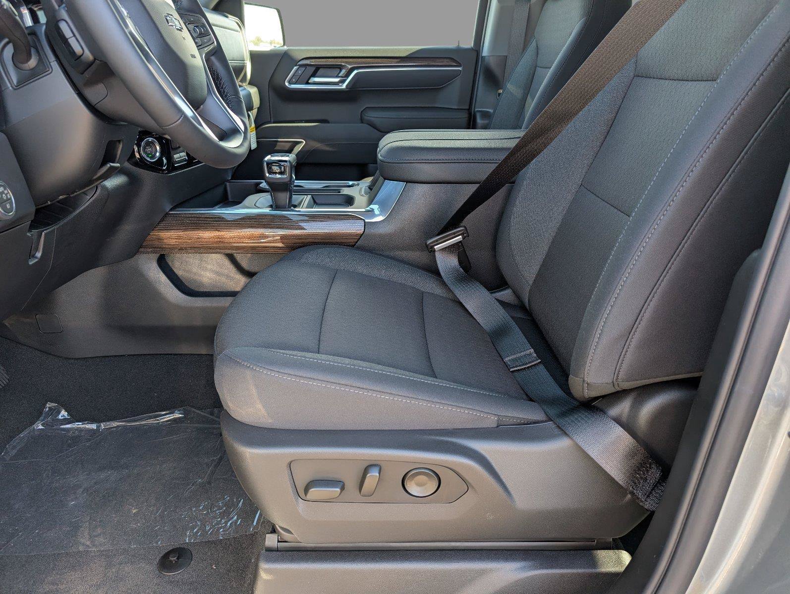 New 2026 Chevrolet Silverado 1500 RST w/ Z71 Off-Road Package AWD/4WD image 3