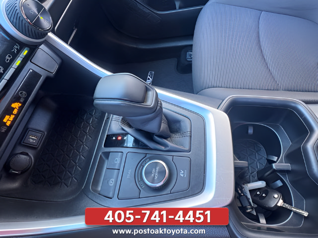 Used 2025 Toyota RAV4 LE AWD/4WD image 17
