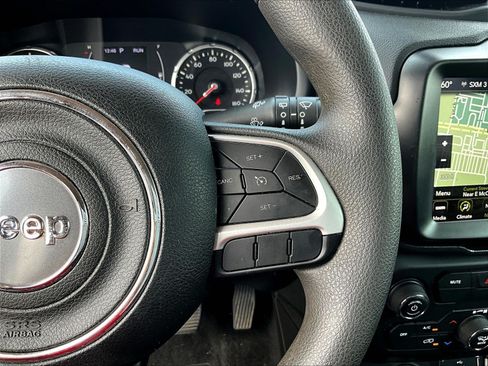 Used 2023 Jeep Renegade Latitude AWD/4WD image 11
