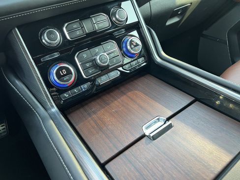 Used 2024 GMC Yukon XL Denali Ultimate image 19