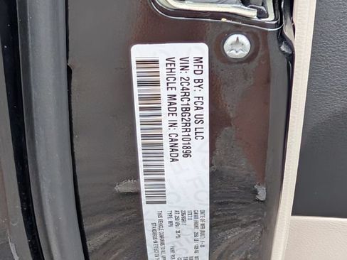 Used 2024 Chrysler Pacifica Touring-L FWD image 33