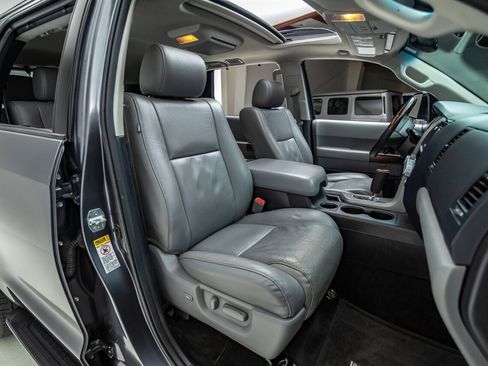 Used 2016 Toyota Sequoia Platinum image 27