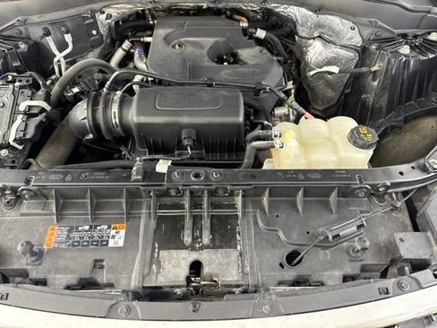 Used 2020 Ford Explorer XLT w/ Equipment Group 202A AWD/4WD image 19