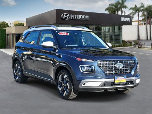 Used 2023 Hyundai Venue Limited image 1