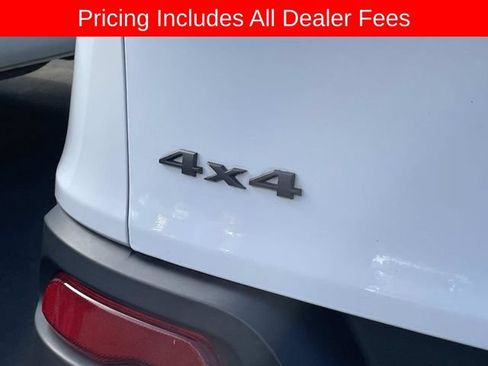 Used 2017 Jeep Cherokee Trailhawk AWD/4WD image 8