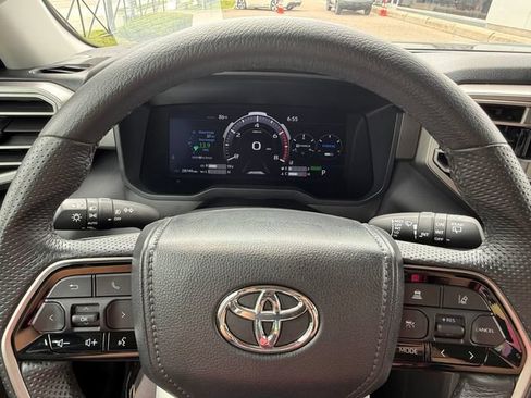 Used 2024 Toyota Sequoia SR5 AWD/4WD image 21