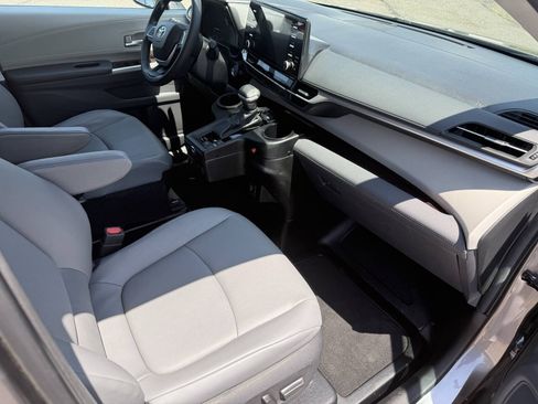 Used 2024 Toyota Sienna XLE w/ XLE Plus Package FWD image 12