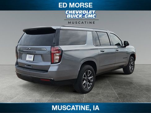 Used 2022 Chevrolet Suburban Z71 w/ Luxury Package AWD/4WD image 5