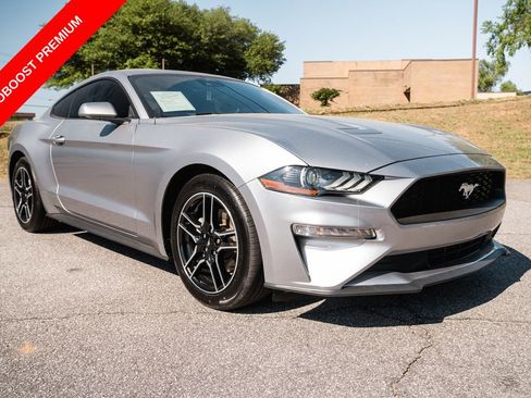 Used 2022 Ford Mustang Premium RWD image 9