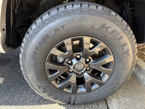 Used 2021 Toyota Tacoma SR5 image 12