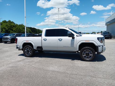 Used 2025 GMC Sierra 2500 Denali w/ Denali Reserve Package AWD/4WD image 7