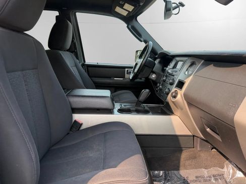 Used 2015 Ford Expedition XLT AWD/4WD image 18