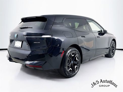 Used 2024 BMW iX xDrive50 w/ Sport Package image 7