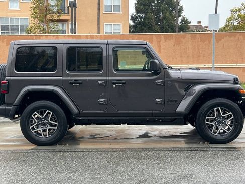 New 2026 Jeep Wrangler Unlimited Sahara w/ Safety Group AWD/4WD image 3