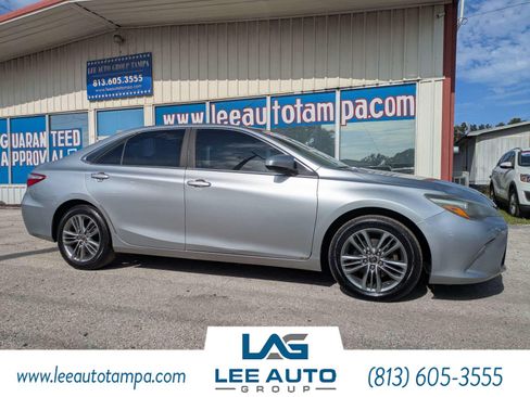 Used 2015 Toyota Camry SE FWD image 1