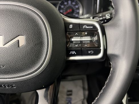 Certified 2022 Kia Sorento S w/ Panoramic Sunroof Package image 33
